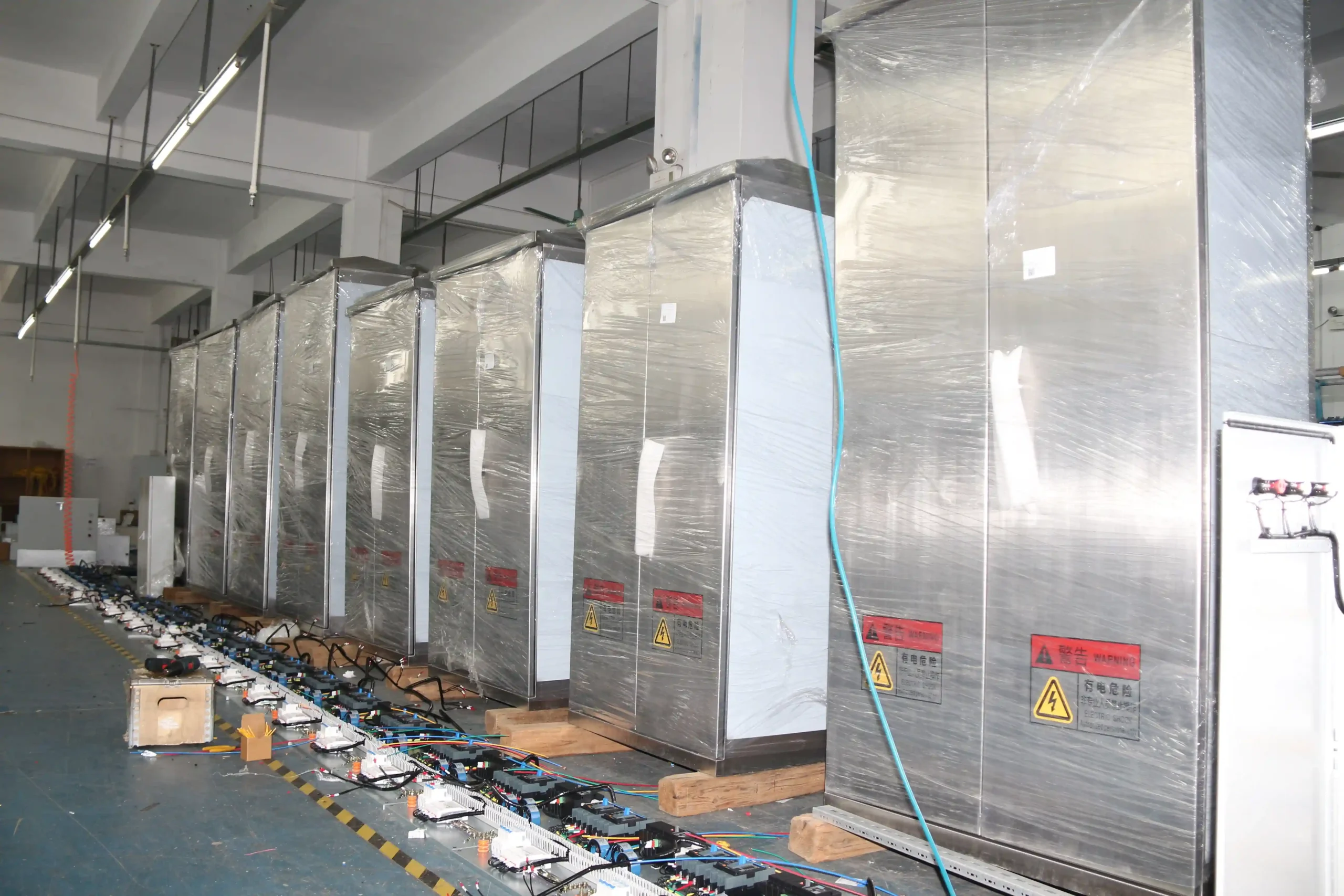 Stainless steel enclosures ensure long term corrosion protection - Stainless Steel Enclosures: Pros, Cons & Uses - E-Abel - E-Abel Les boîtiers en acier inoxydable assurent une protection anticorrosion à long terme
