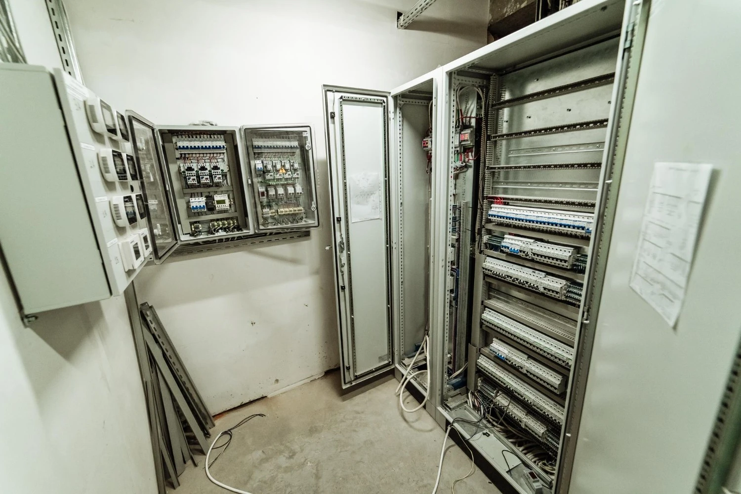Système d'armoire électrique d'énergie dans la salle de distribution d'énergie