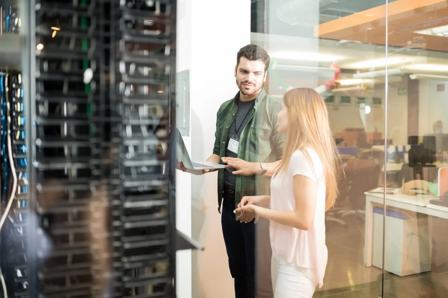 Telecom and Data Centers - USA | 5000A Switchgear for AI Data Centers and Cloud Expansion - E-Abel - E-Abel - Knowledge Hub - E-Abel - E-Abel Télécoms et centres de données