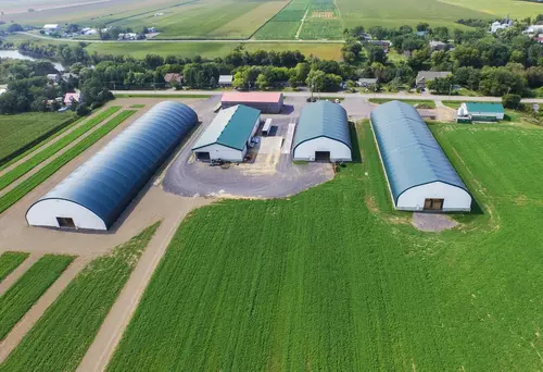 Dust proof enclosures support Frances strong agricultural sector - Dust-Proof Industrial Enclosures Built for France’s Agricultural Powerhouse - E-Abel - E-Abel - Knowledge Hub - E-Abel - E-Abel Les enceintes étanches à la poussière soutiennent le secteur agricole français, qui est un secteur robuste.