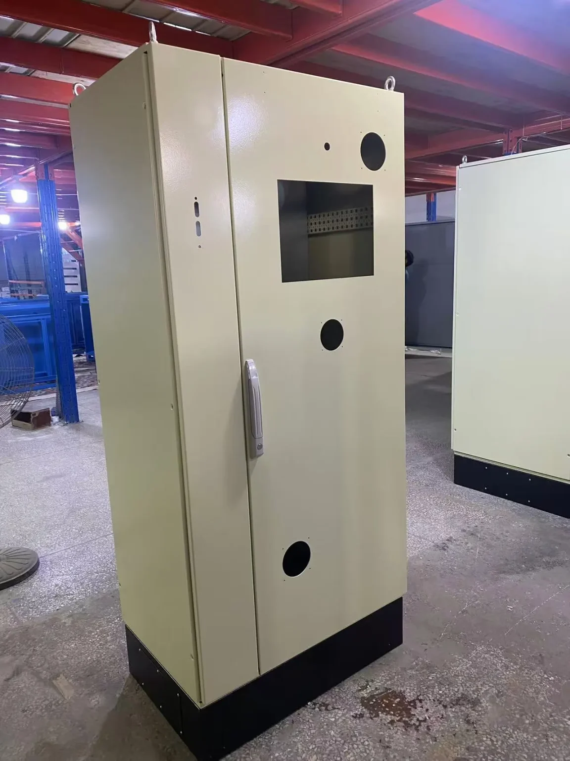 Color Matched Cabinets exterior view - Korea Advanced Manufacturing Project: Custom Color-Matched Cabinets for High-End R&D Facilities - E-Abel - E-Abel - Knowledge Hub - E-Abel - E-Abel Vue extérieure des armoires assorties