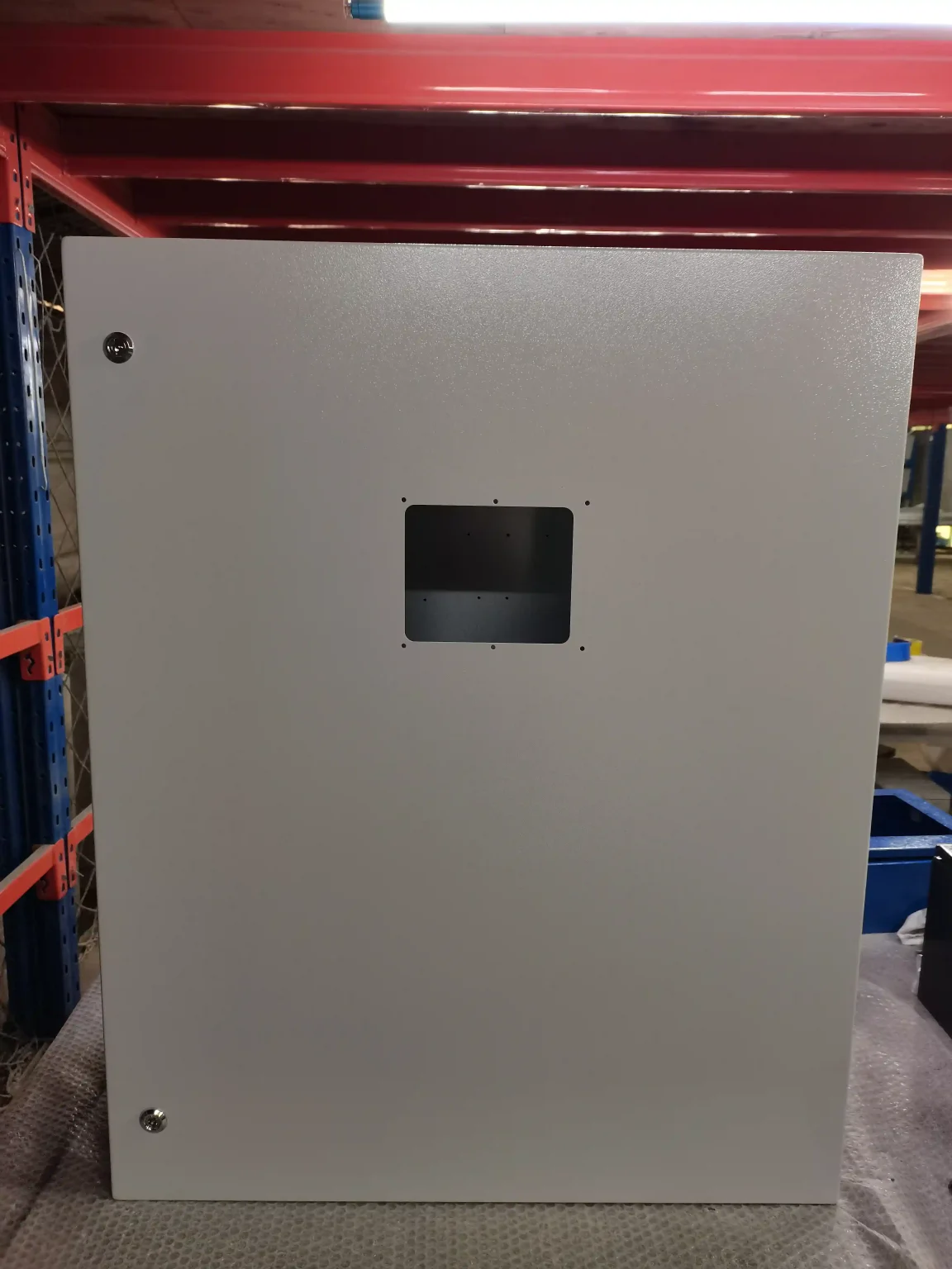 Large steel enclosure with front cutout - Israel Immersive Digital Art: Smart LV Power Distribution System - E-Abel - E-Abel - Knowledge Hub - E-Abel - E-Abel Grand boîtier en acier avec découpe frontale