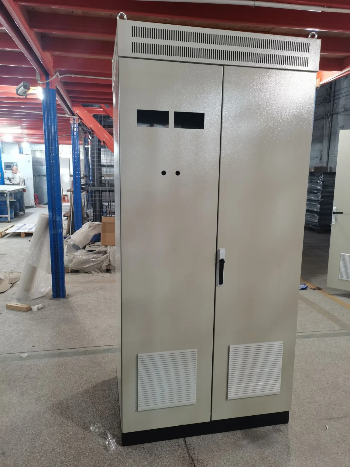 Double Door Floor Standing Cabinet - Ventilated Industrial Control Cabinets for Better Thermal Management - E-Abel - E-Abel - Knowledge Hub - E-Abel - E-Abel Armoire sur pied à double porte